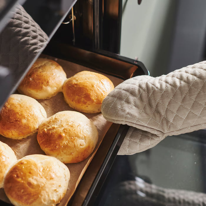 IKEA VÄLVÅRDAD Oven glove, beige