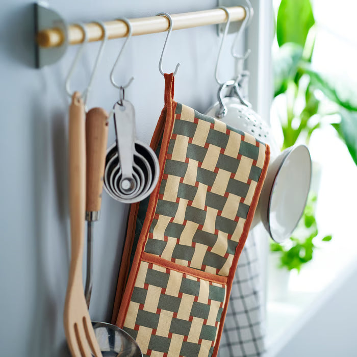IKEA RINNIG Oven mitt, patterned light beige/grey-green brown-red