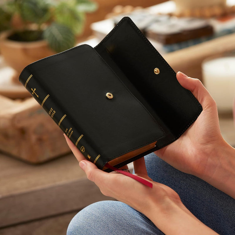 NKJV Kompakte Bibel im Paragraphenstil mit 43.000 Querverweisen, rote Buchstaben, Komfortdruck von Thomas Nelson Publishers