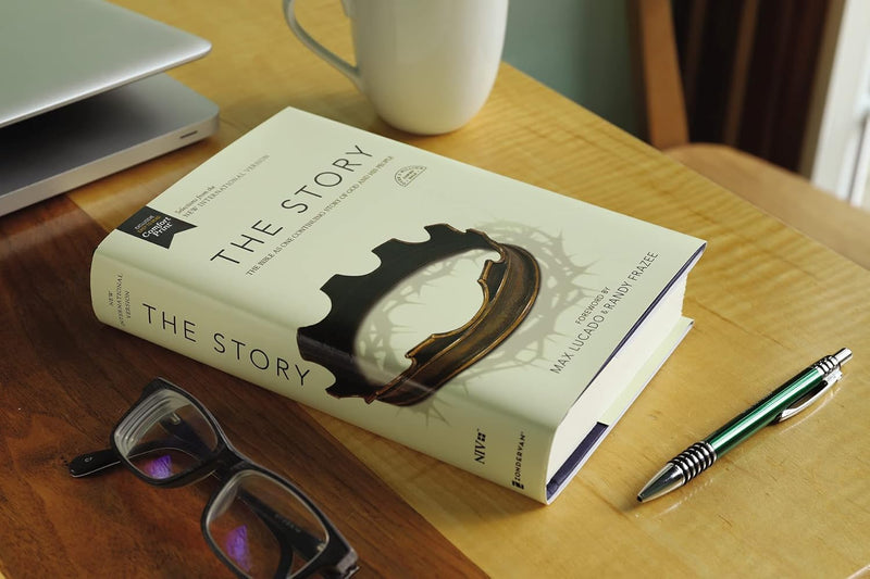 NIV, The Story, Comfort Print: The Bible as One Continuing Story of God and His People by Max Lucado and Randy Frazee (Foreword)