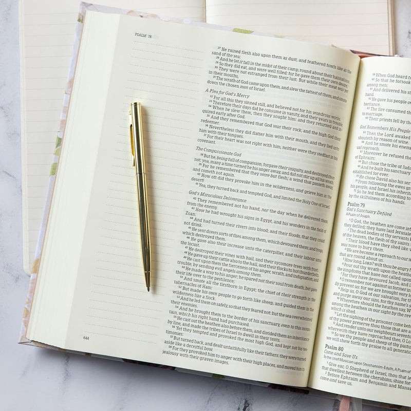 KJV Notetaking Bible, Blush Cloth-over-Board, Hosanna Revival Edition, Hardcover, Large Print, 15 July 2023 by Holman Bible Publishers