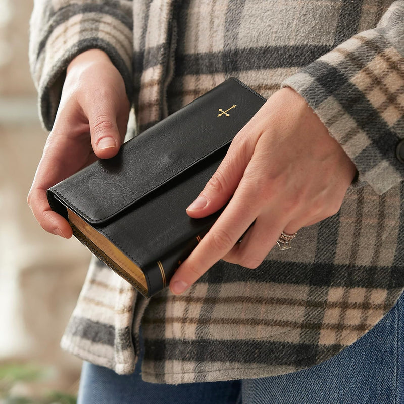 NKJV Compact Paragraph-Style Bible byThomas Nelson Publishers