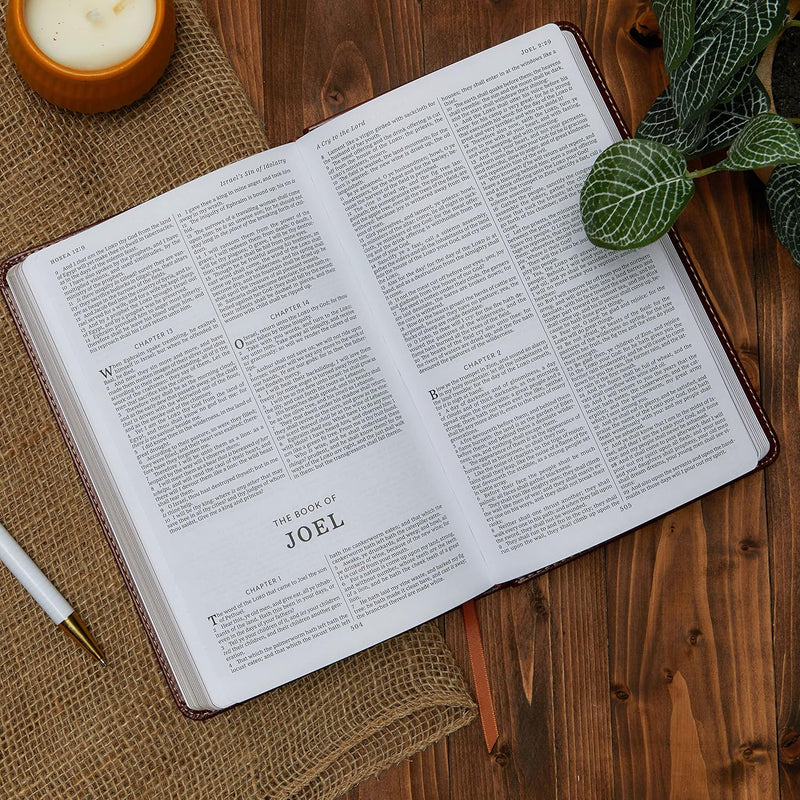 KJV Gift and Award Bible by Thomas Nelson Publishers