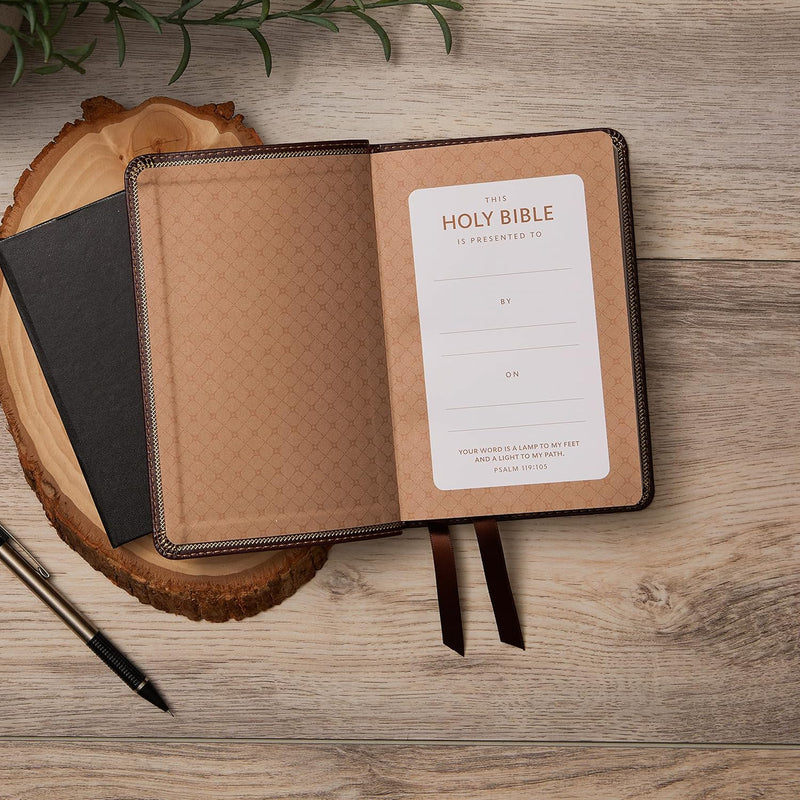 NKJV, Thinline Bible, Compact, Leathersoft, Burgundy, Red Letter, Comfort Print by Thomas Nelson