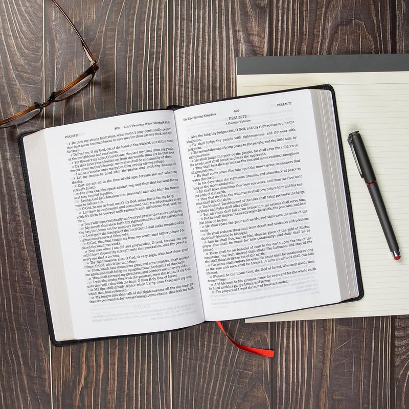 KJV Pastor's Bible by Holman Bible Publishers