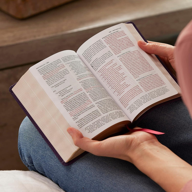 NKJV Kompakte Bibel im Paragraphenstil mit 43.000 Querverweisen, rote Buchstaben, Komfortdruck von Thomas Nelson Publishers