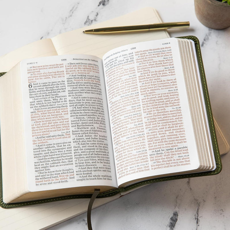 Holy Bible: King James Version, Olive, Leathertouch, Reference Bible, Topical Concordance, Full-Color Maps by Holman Bible Publishers