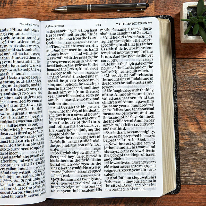 Holy Bible: KJV Super Giant Print Reference Bible by Holman Bible Publishers