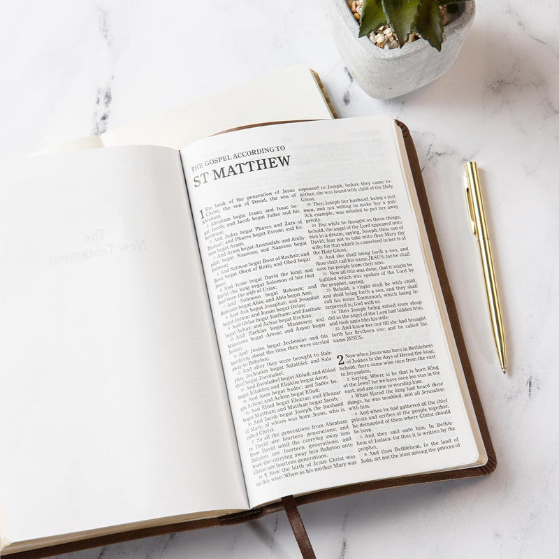 Holy Bible: KJV Thinline Bible – Brown Leathertouch by Holman Bible Publishers