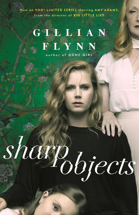 Sharp Objects by Gillian Flynn in Paperback