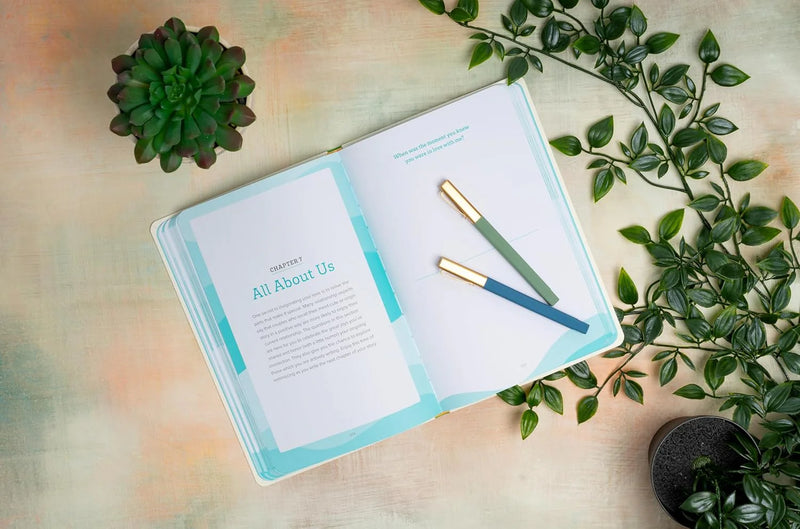 One Question a Day to Stay Close and Curious by Gina Senarighi PhD CPC in Paperback