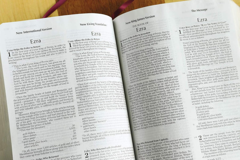 Holy Bible: NIV, NKJV, NLT & The Message – Contemporary Comparative Parallel Bible (Burgundy Bonded Leather)