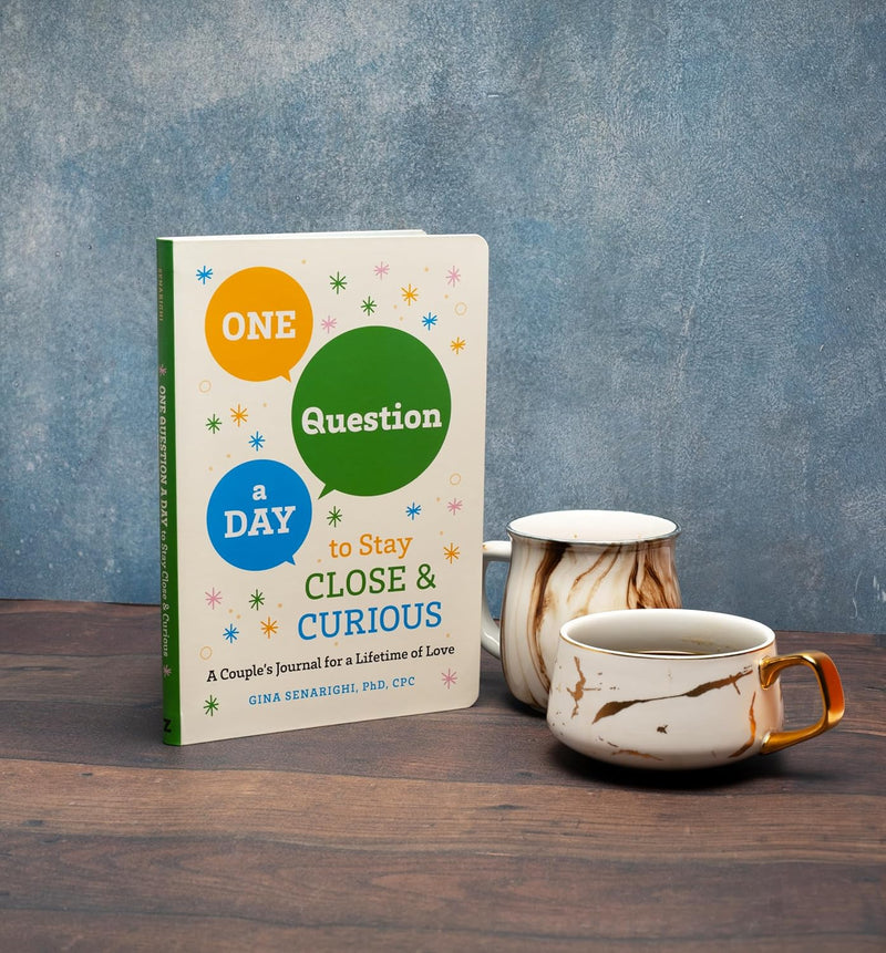 One Question a Day to Stay Close and Curious by Gina Senarighi PhD CPC in Paperback